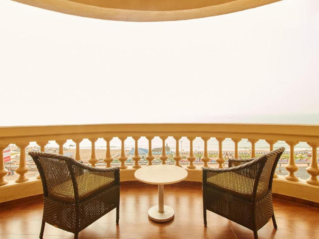 The Gateway Hotel Beach Road Вишакхапатнам Экстерьер фото